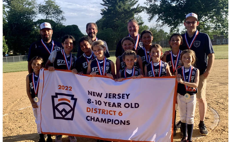 Softball 8 / 10 Year Old - 2022 District Champions